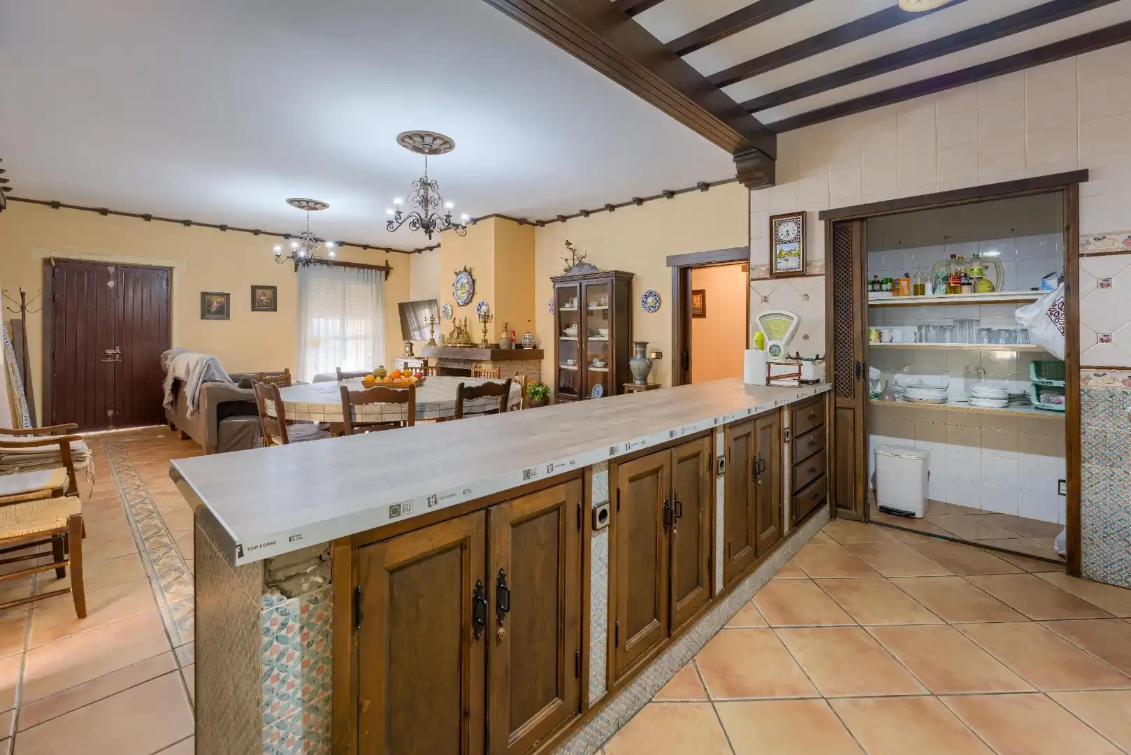 Cocina de Casa o chalet en venta en Sanlúcar la Mayor con Aire acondicionado, Calefacción y Jardín privado