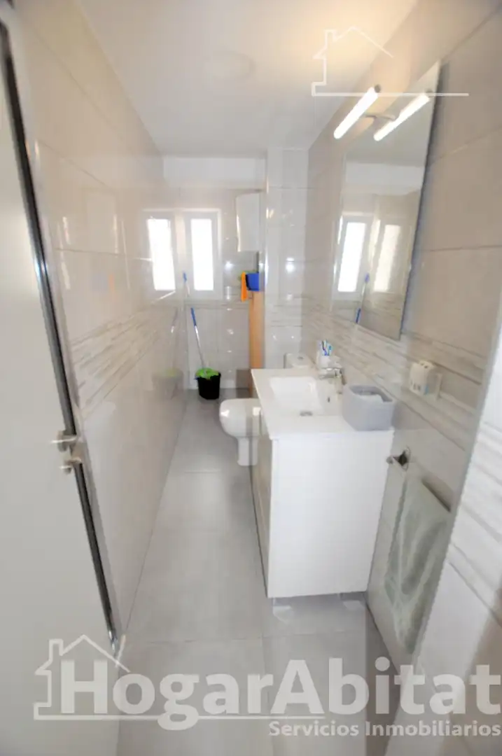 Bathroom of Flat for sale in Mislata  with Air Conditioner and Heating