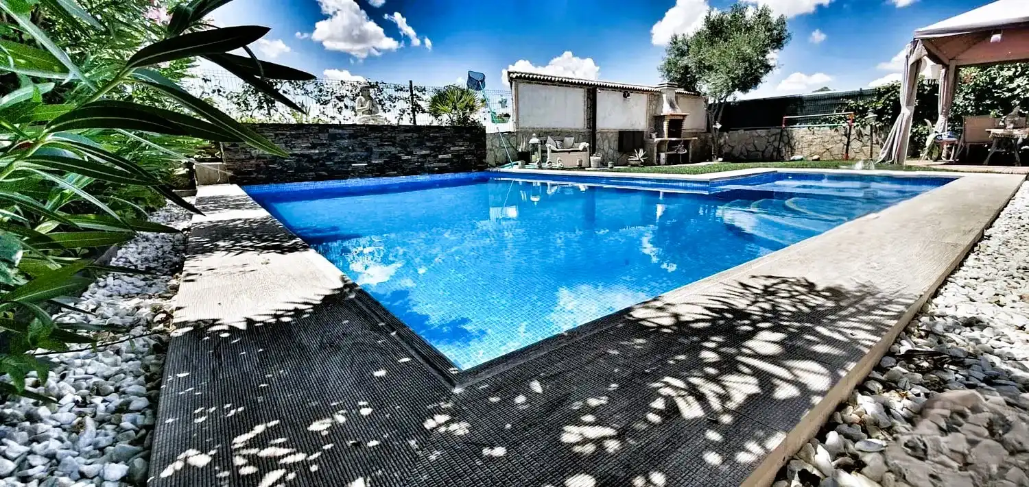 Schwimmbecken von Haus oder Chalet zum Verkauf in Barcience mit Klimaanlage, Heizung und Privatgarten