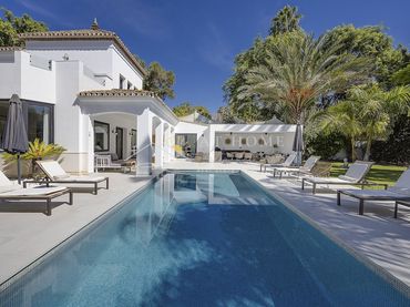 Casa amb piscina en venda a Benahavís pueblo
