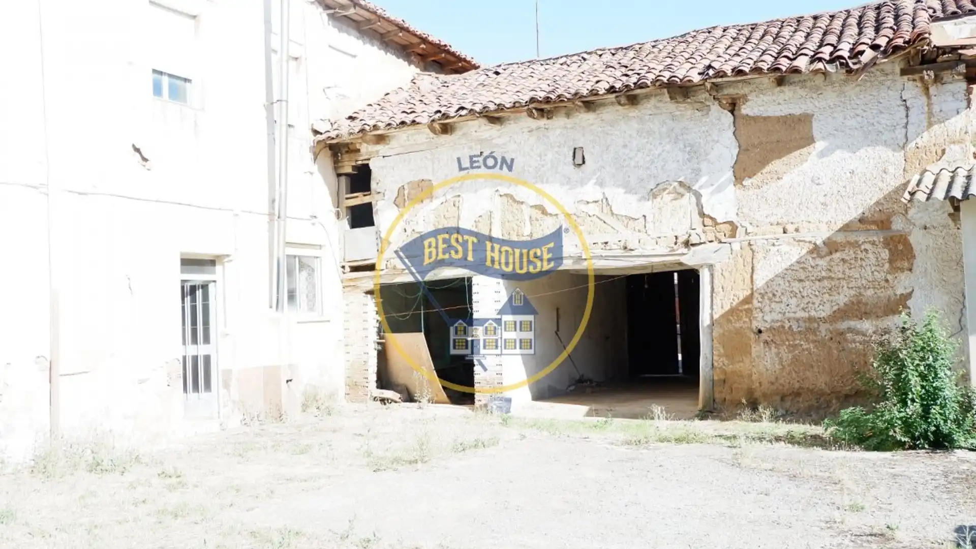 Country homes for sale in Armunia