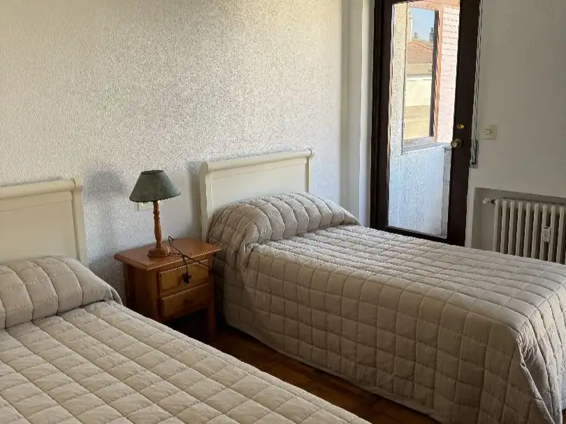 Schlafzimmer von Wohnung zum Verkauf in Ourense Capital  mit Balkon