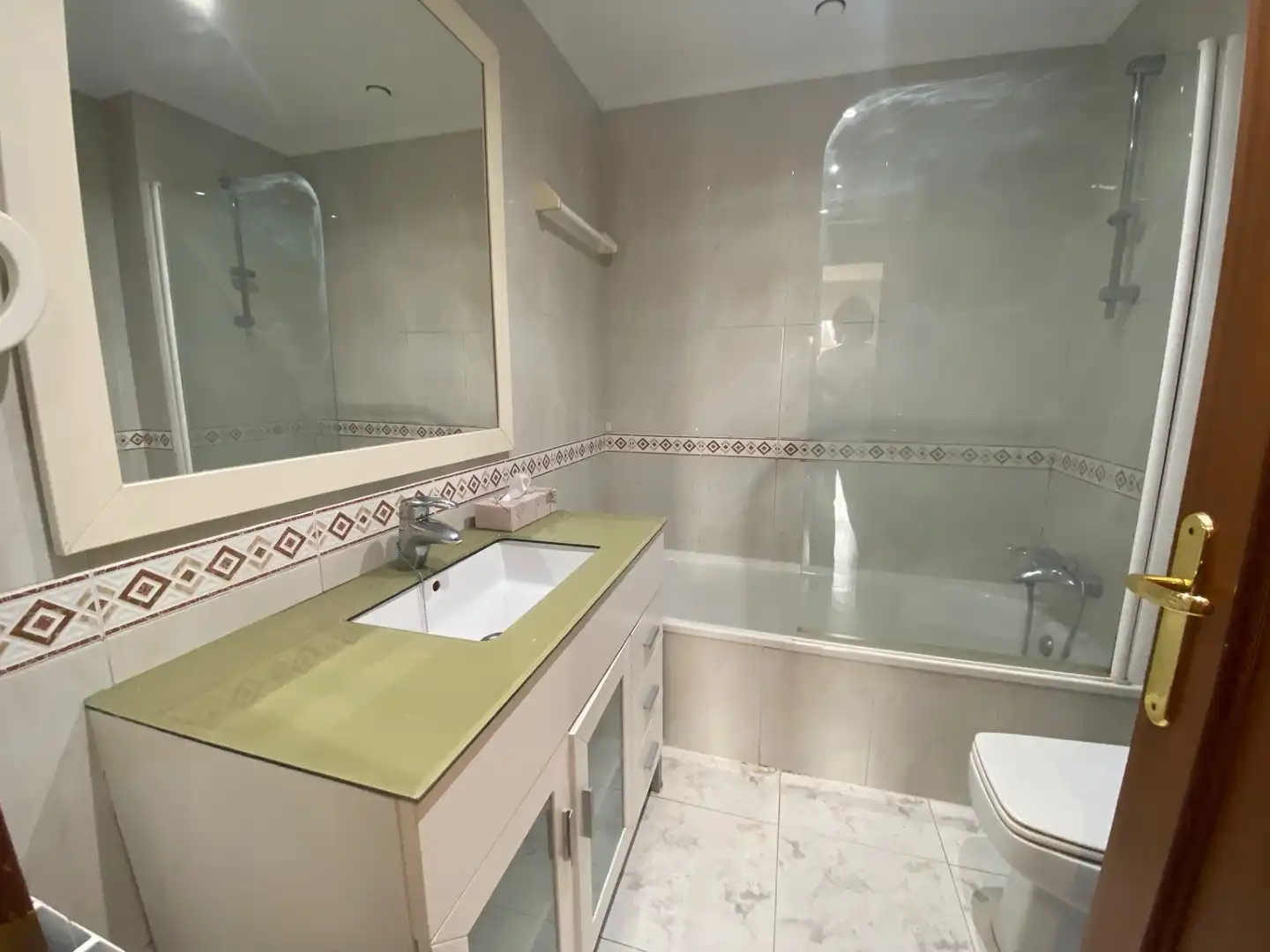 Baño de Piso en venta en Castro-Urdiales con Calefacción, Trastero y Piscina