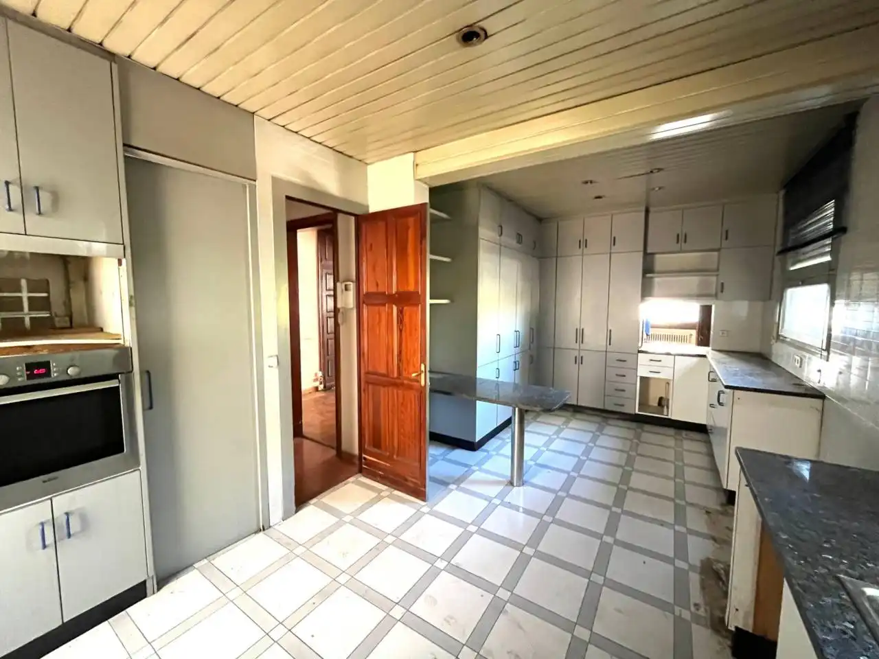 Cuina de Casa o xalet en venda en Girona amb Calefacció, Jardí privat i Terrassa