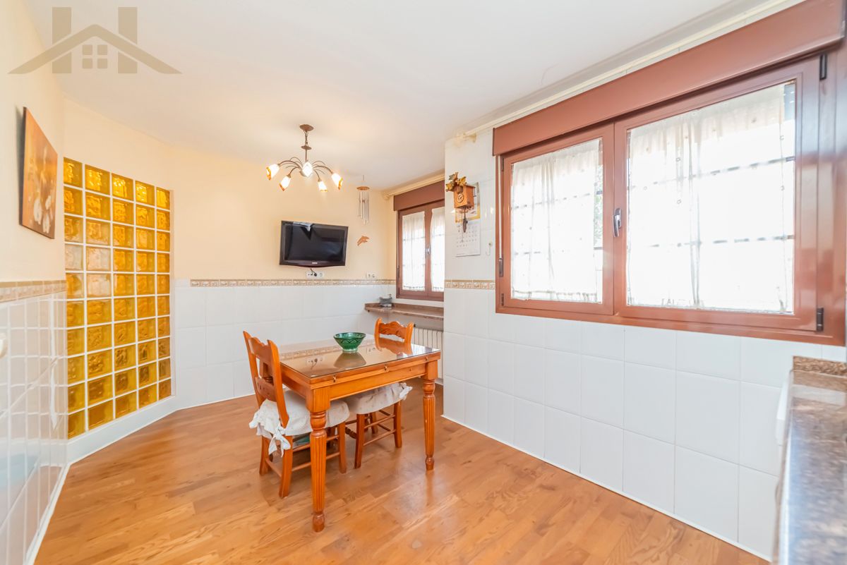 Dining room of Single-family semi-detached for sale in Valdemoro  with Air Conditioner, Heating and Storage room