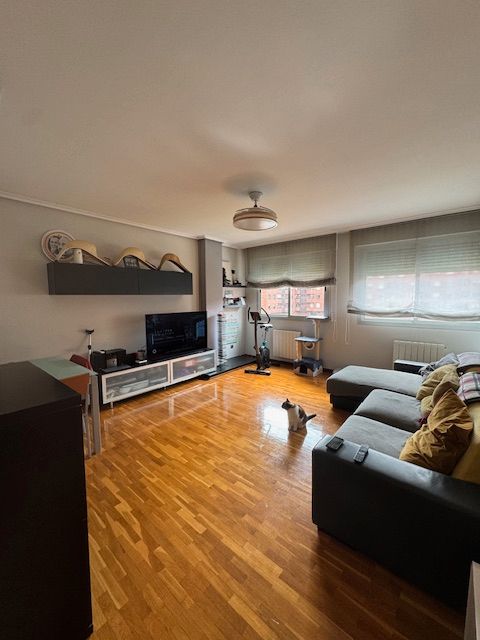 Living room of Flat for sale in  Logroño  with Heating, Parquet flooring and Storage room