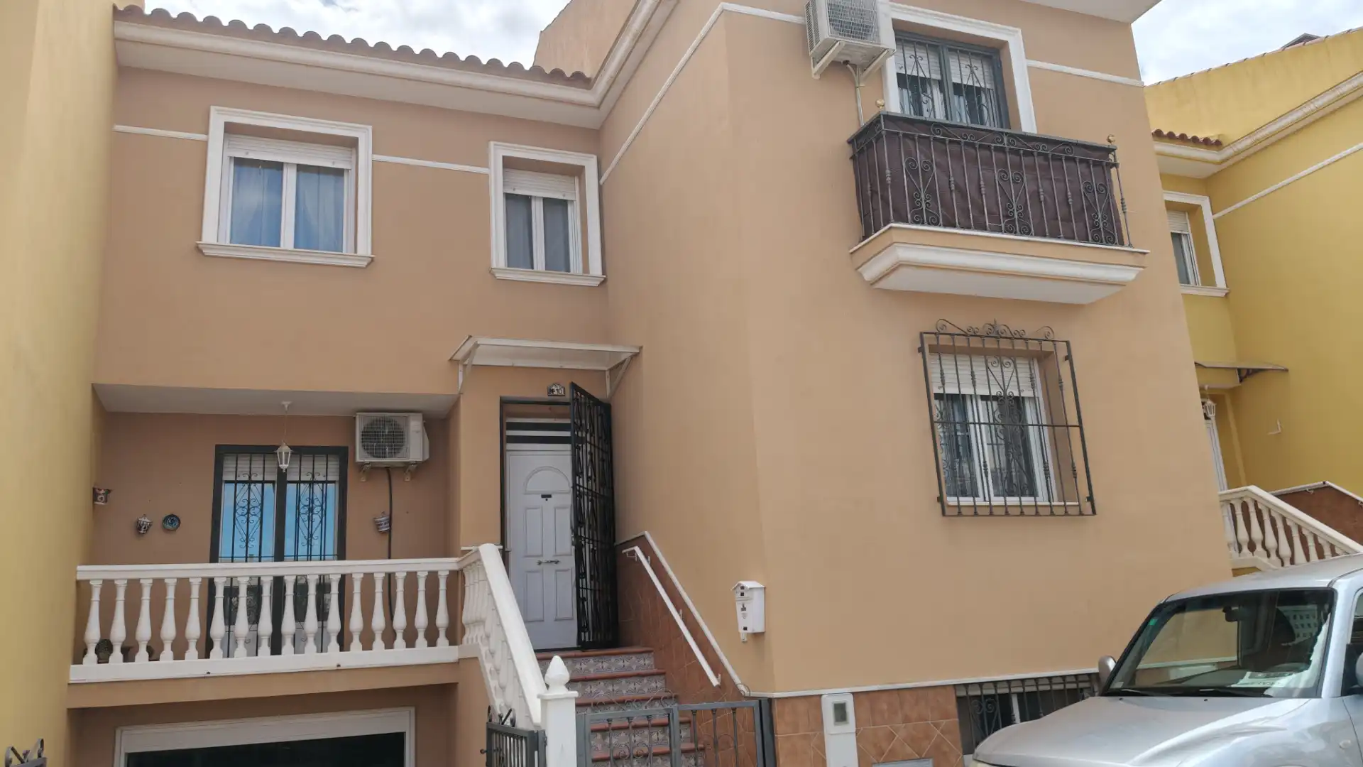 Vista exterior de Casa o xalet en venda en Baza amb Moblat, Forn i Rentadora