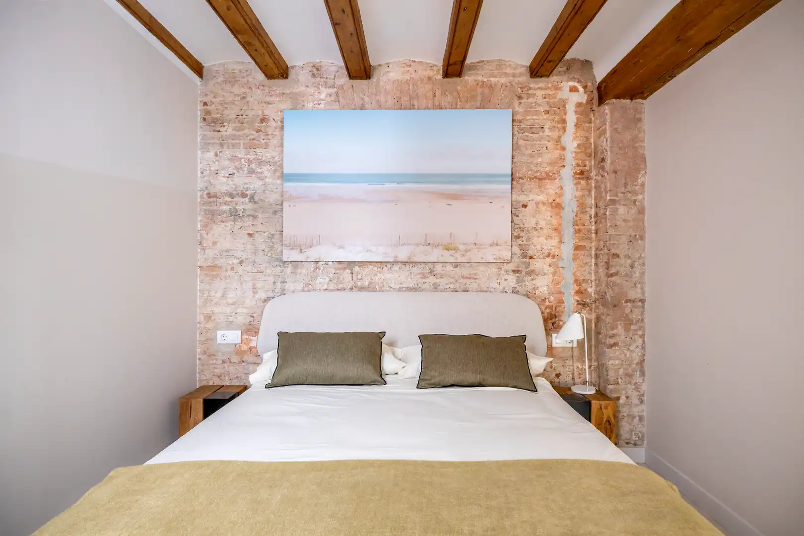 Dormitori de Apartament de lloguer en Barcelona amb Aire condicionat, Calefacció i Parquet
