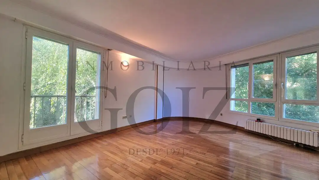 Habitación de Piso en venta en Donostia - San Sebastián  con Calefacción y Balcón