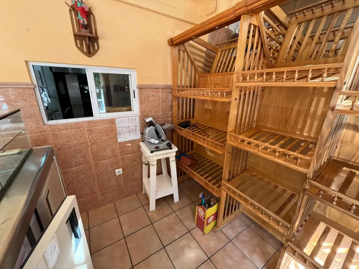 Cuina de Local en venda en Camas amb Moblat