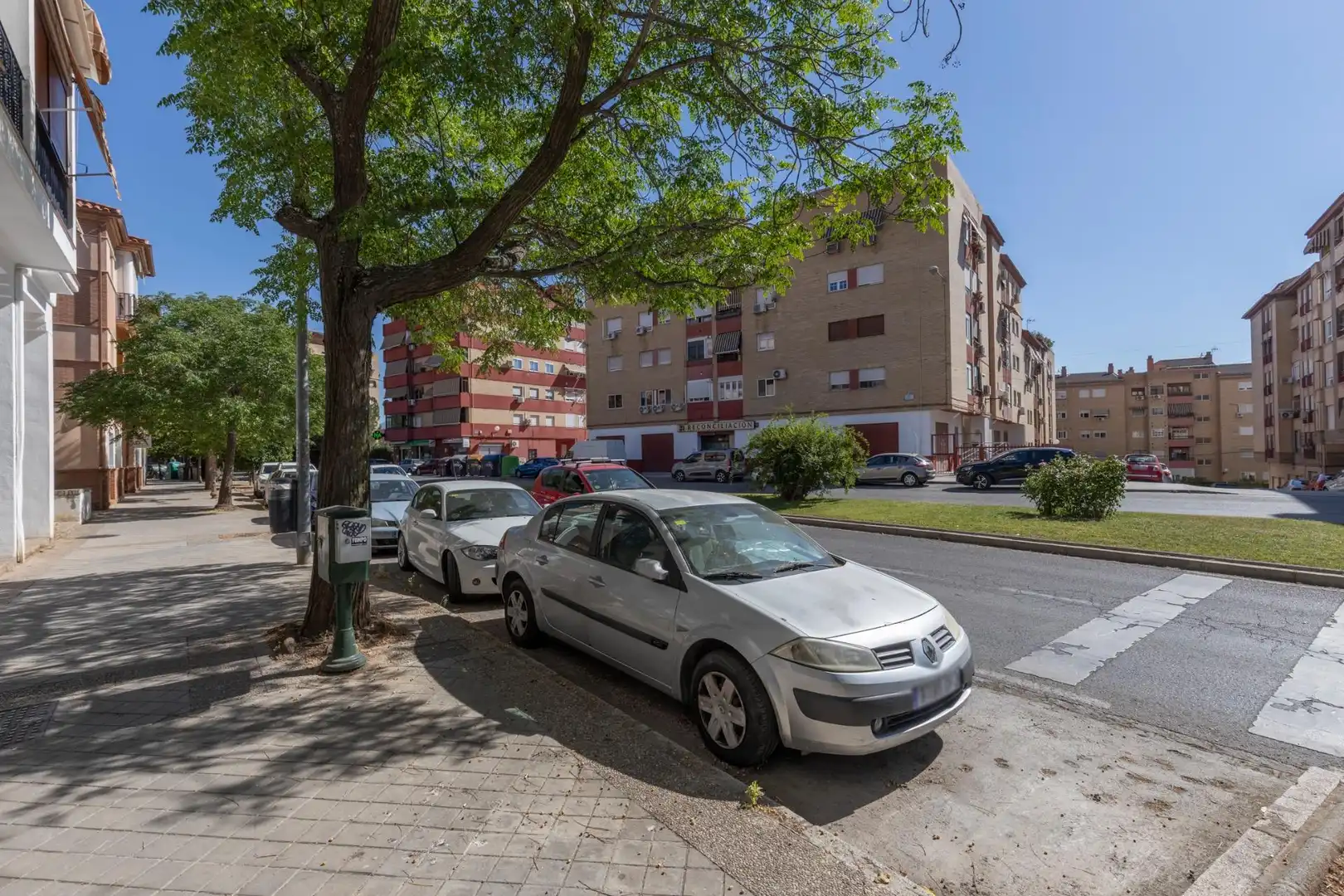 Parkplatz von Erdgeschoss zum Verkauf in Granada mit Klimaanlage, Heizung und Möbliert
