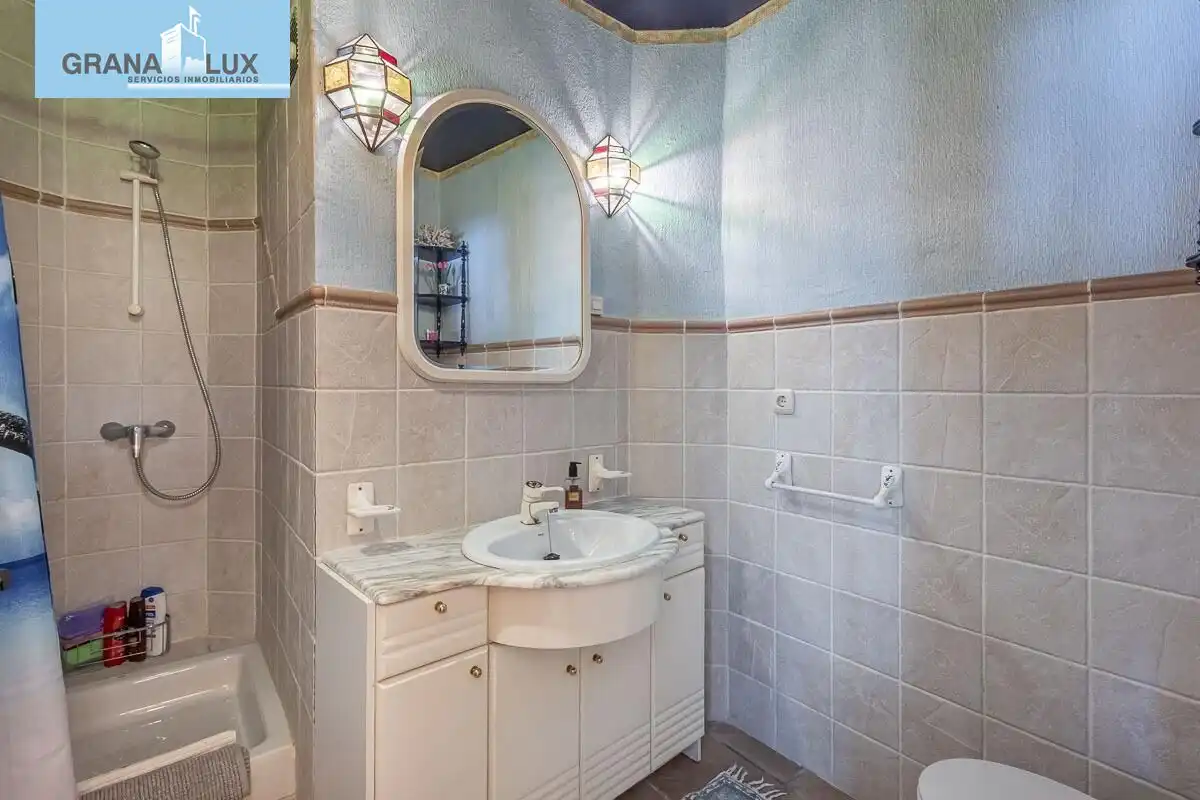 Bathroom of Houses for sale in Almuñécar  with Air Conditioner, Heating and Private garden