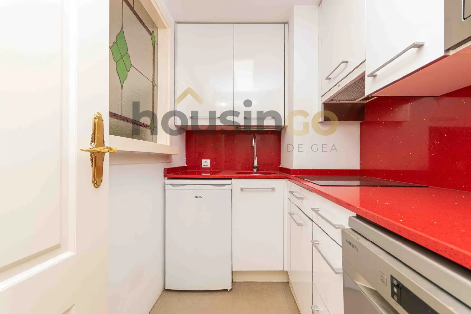Cuina de Apartament de lloguer en Madrid amb Aire condicionat, Calefacció i Moblat