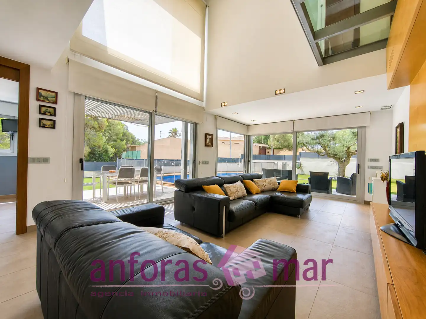 Sala d'estar de Casa o xalet en venda en El Vendrell amb Aire condicionat, Calefacció i Jardí privat