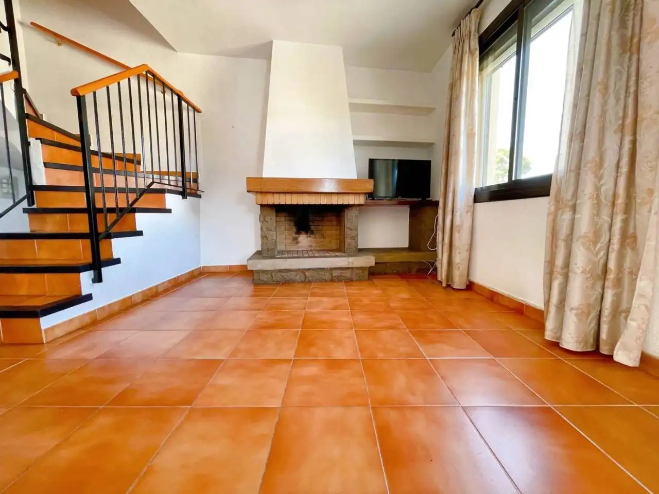 Living room of Detached homes for sale in Cerdanyola del Vallès  with Air Conditioner, Heating and Private garden