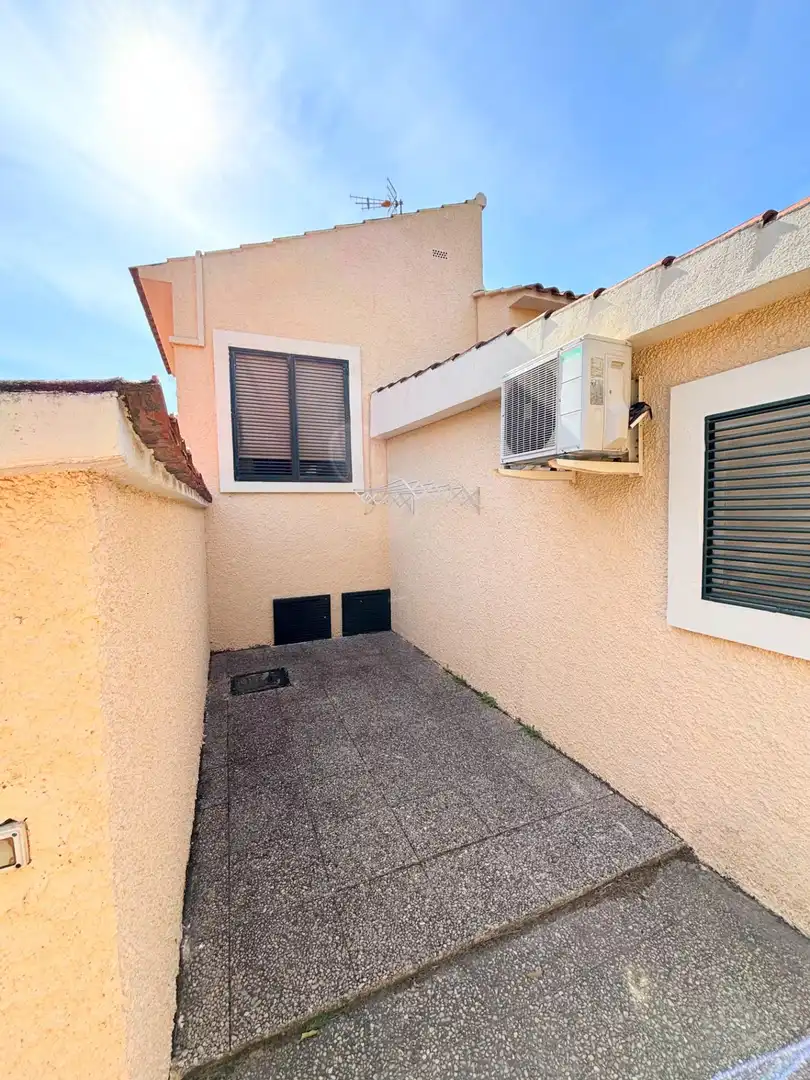 Außenansicht von Haus oder Chalet zum Verkauf in Benidorm mit Klimaanlage, Terrasse und Schwimmbad