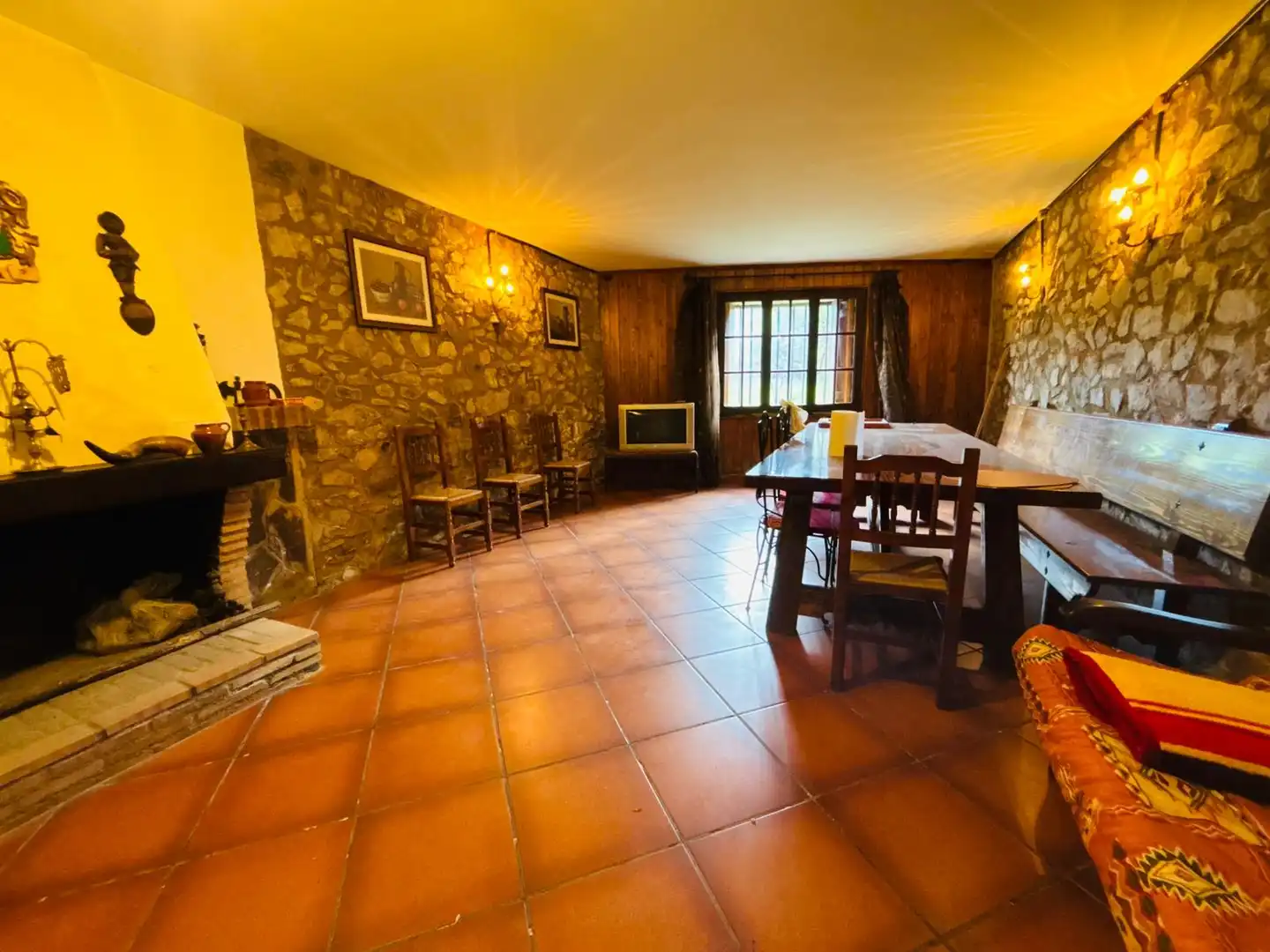 Menjador de Finca rústica en venda en Cornudella de Montsant amb Aire condicionat, Jardí privat i Moblat
