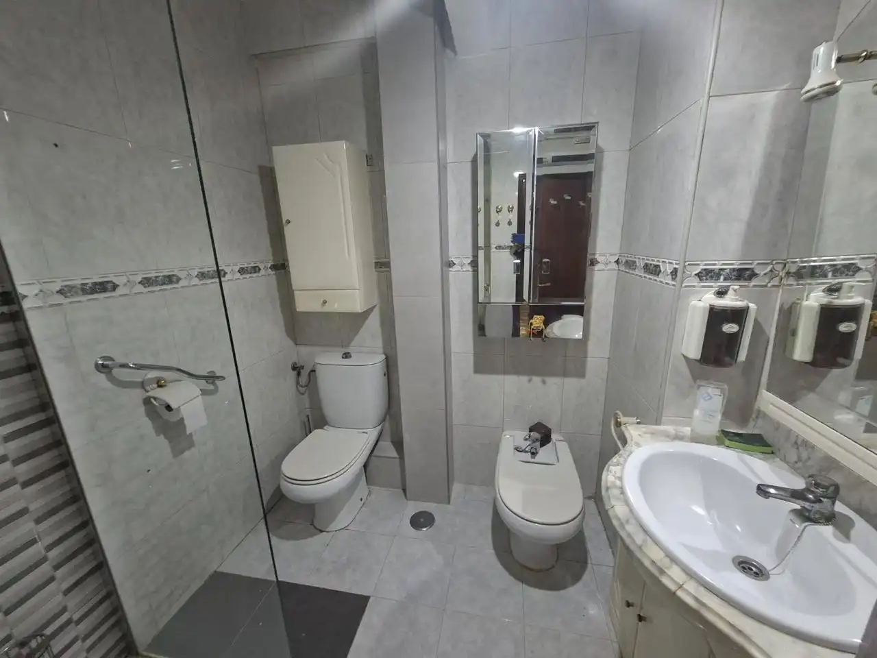 Bathroom of Flat for sale in Madrid  with Air Conditioner, Heating and Parquet flooring
