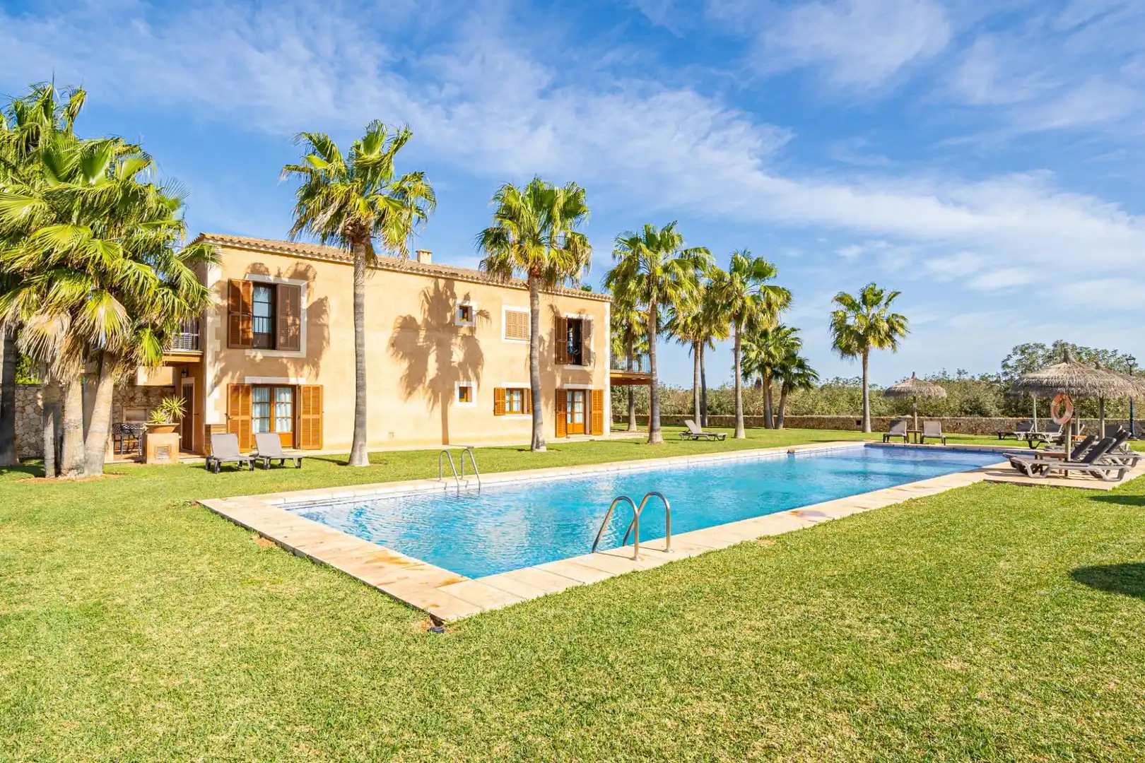 Vista exterior de Edificio en venta en Ses Salines con Piscina comunitaria