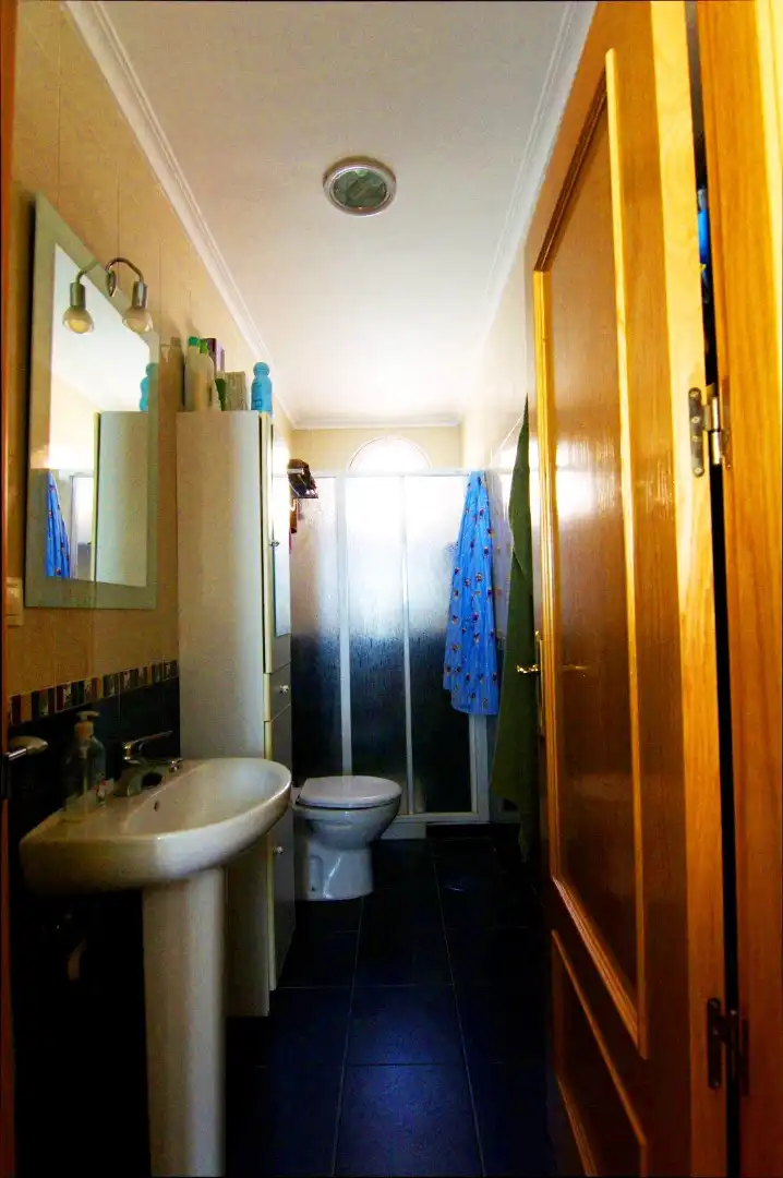 Baño de Casa adosada en venta en Pozohondo con Parquet, Trastero y Amueblado