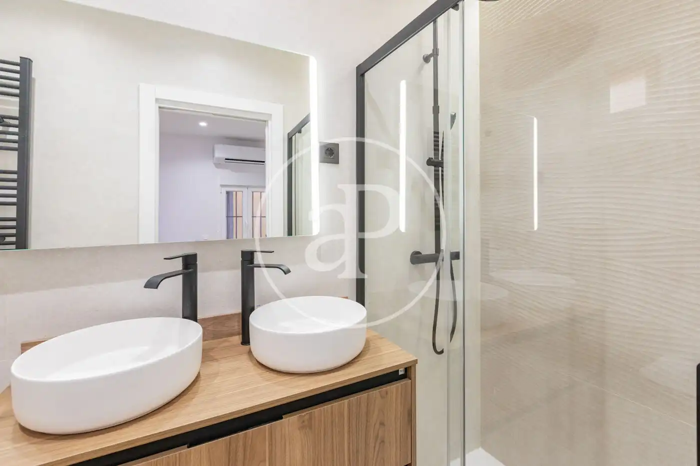 Baño de Piso en venta en Madrid con Calefacción y Balcón