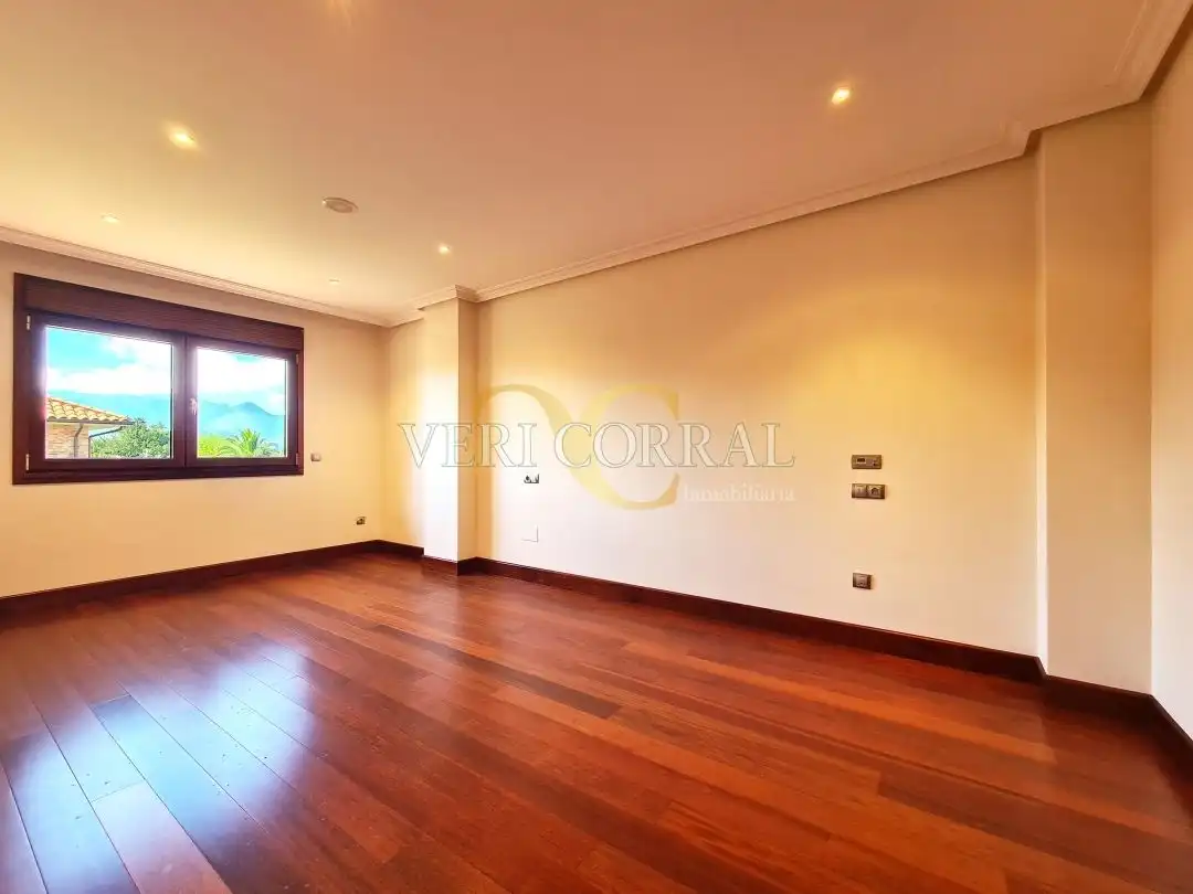Habitación de Casa o chalet en venta en Oviedo  con Calefacción, Jardín privado y Terraza