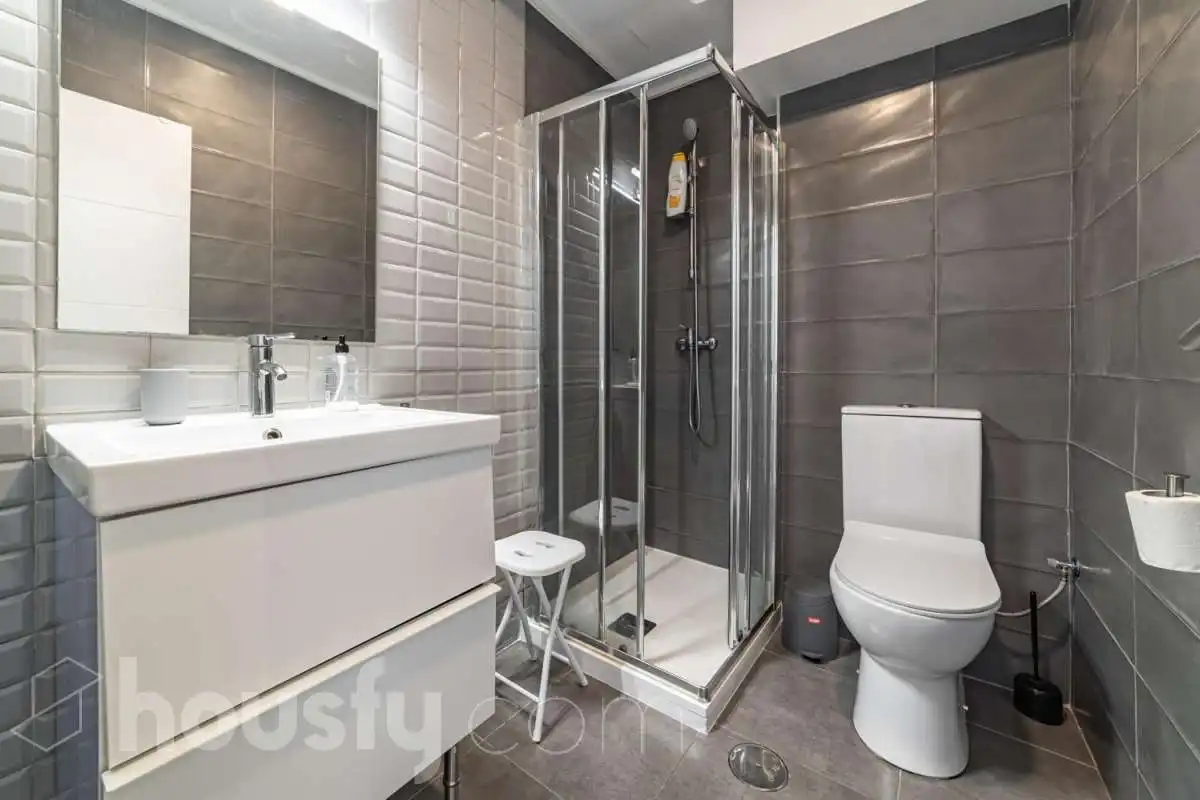 Bathroom of Flat for rent in Málaga  with Air Conditioner, Parquet flooring and Furnished