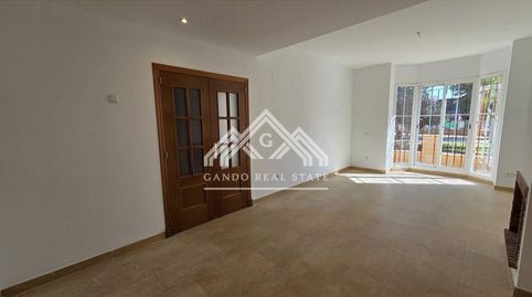 Foto 4 de Casa adosada en venda a Avenida Ingeniero José Luis Prats, Arenal - La Pólvora, Dos Hermanas