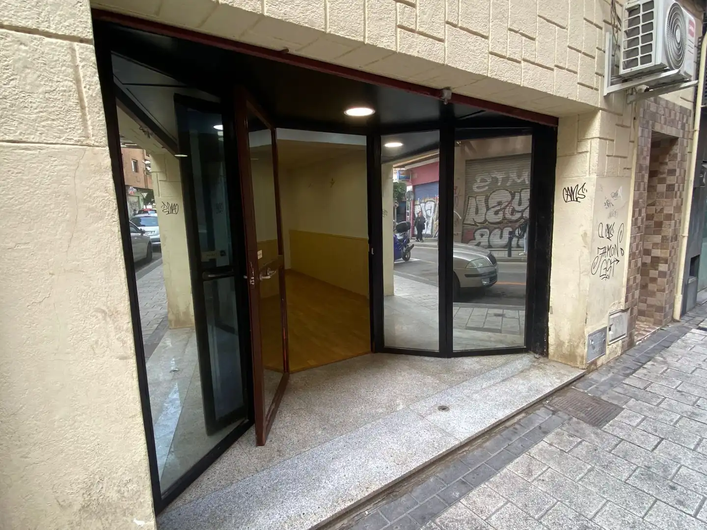 Local de lloguer a Madrid, 6, La Fama