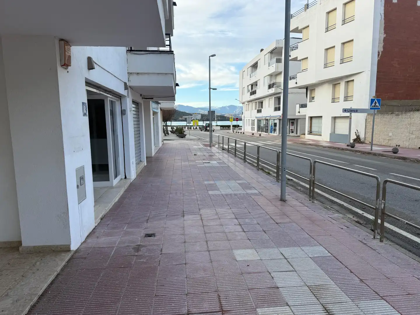 Vista exterior de Local de lloguer en El Port de la Selva amb Aire condicionat, Calefacció i Terrassa