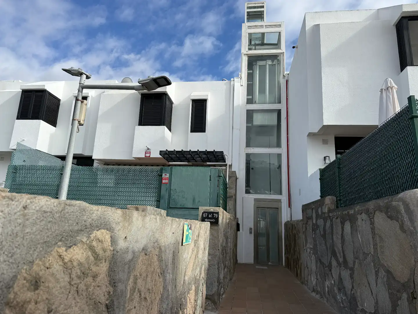 Vista exterior de Casa adosada en venda en Mogán amb Jardí privat, Terrassa i Traster