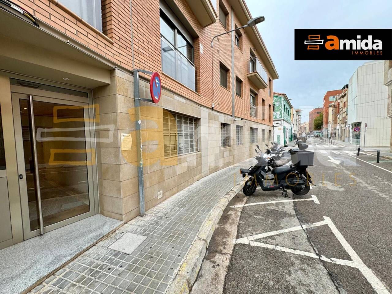 Vista exterior de Traster en venda en Sabadell
