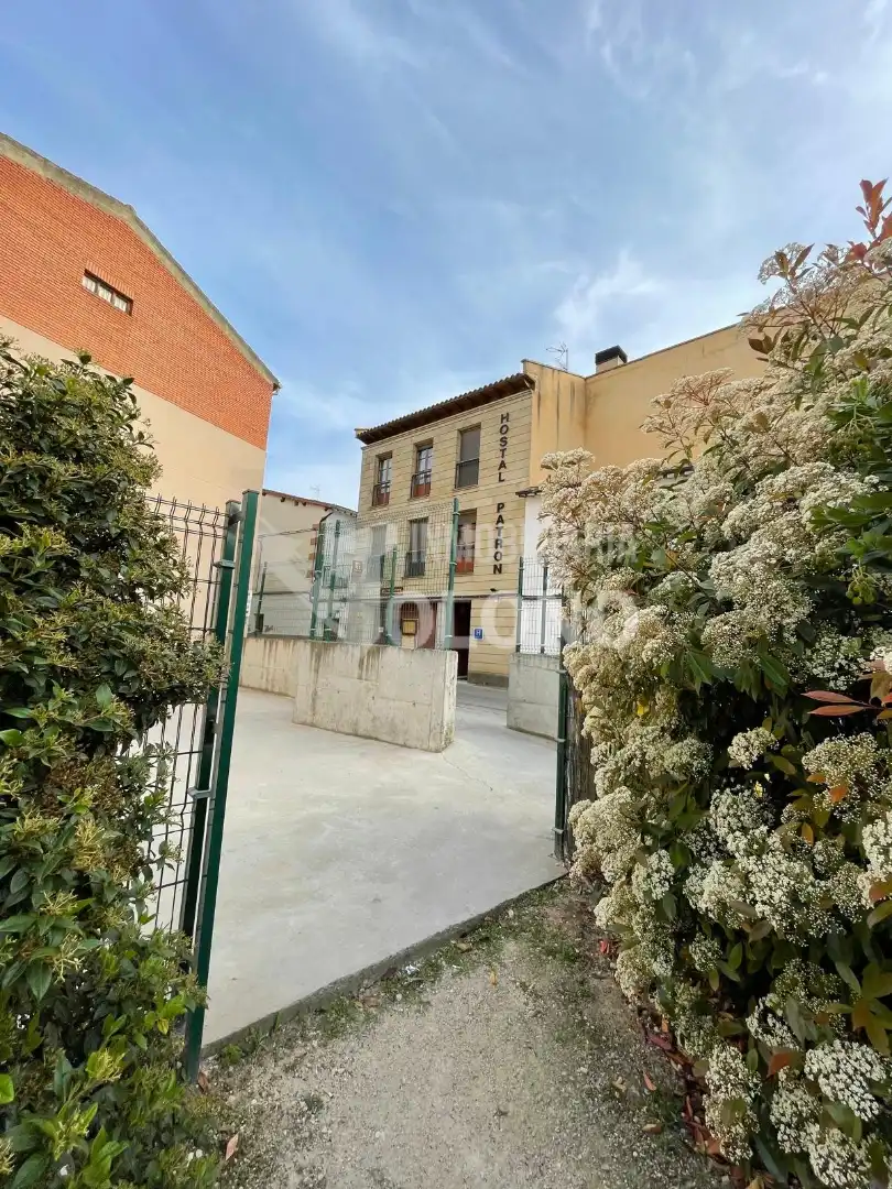 Vista exterior de Edificio en venta en Castañares de Rioja