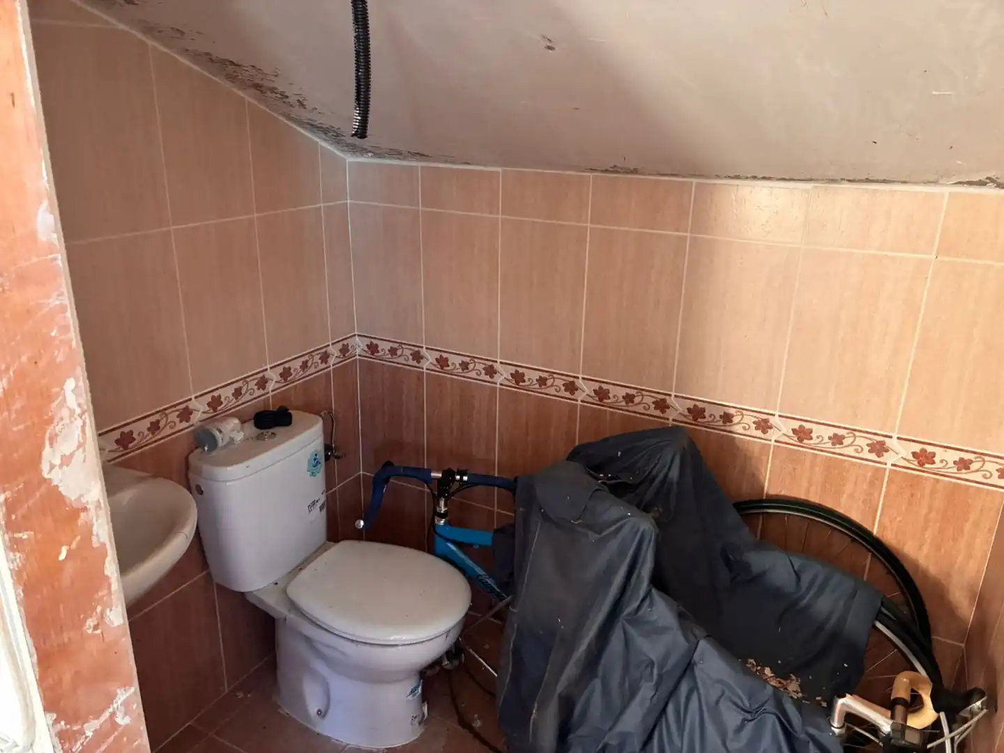 Bany de Casa o xalet en venda en Calvarrasa de Arriba amb Calefacció i Terrassa