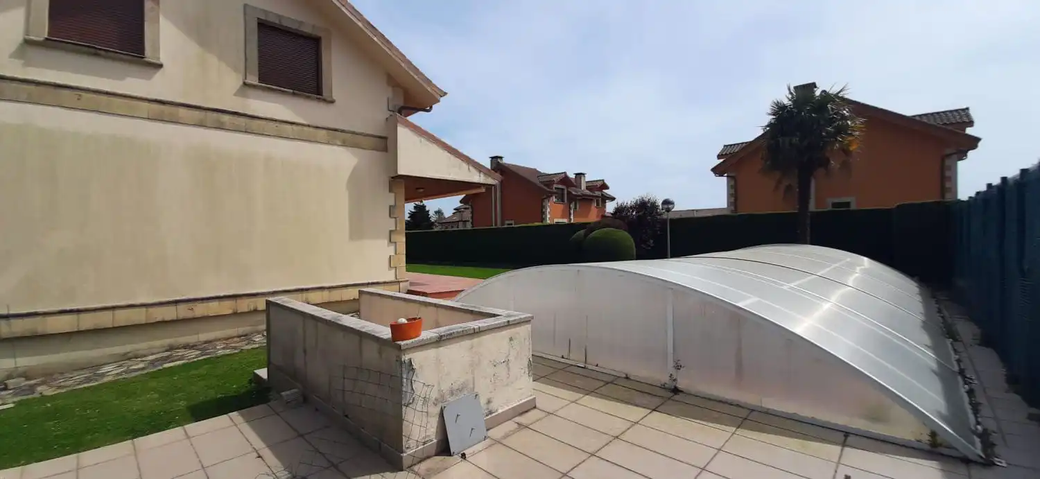 Terrassa de Casa o xalet en venda en Argoños  amb Calefacció