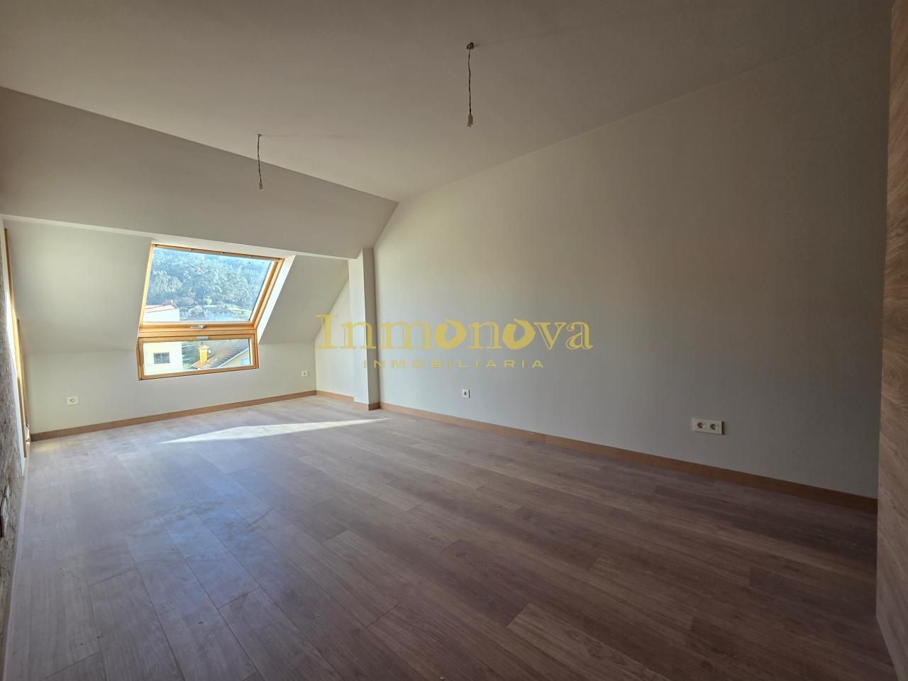 Dormitori de Àtic en venda en Cangas  amb Calefacció, Terrassa i Traster