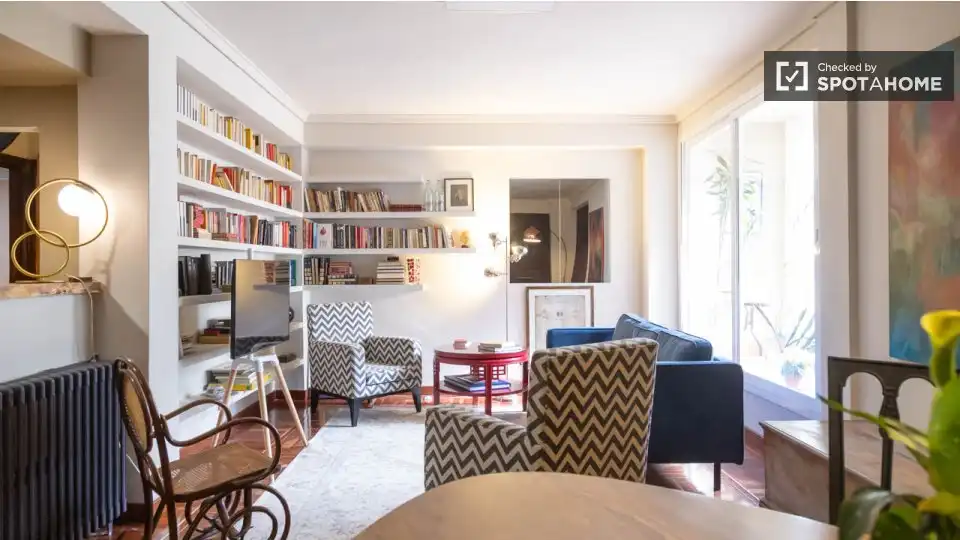 Flat for rent in Trafalgar