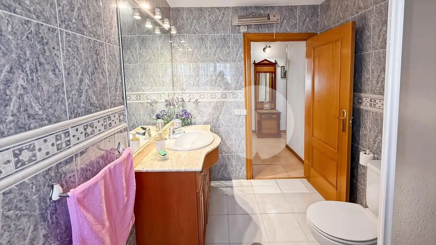 Badezimmer von Wohnung zum Verkauf in Madrid mit Heizung und Möbliert