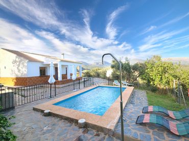 Maison rustique avec piscine à vendre à Avenida de Málaga 6