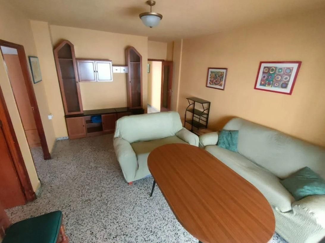 Living room of Flat to rent in  Granada Capital  with Balcony