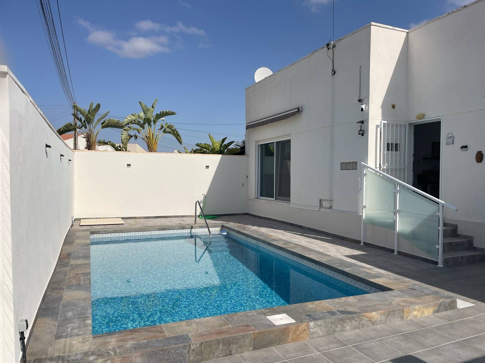 Swimming pool of House or chalet for sale in Torrevieja  with Air Conditioner, Private garden and Terrace