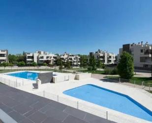 Swimming pool of Flat for sale in Pozuelo de Alarcón  with Air Conditioner, Terrace and Swimming Pool