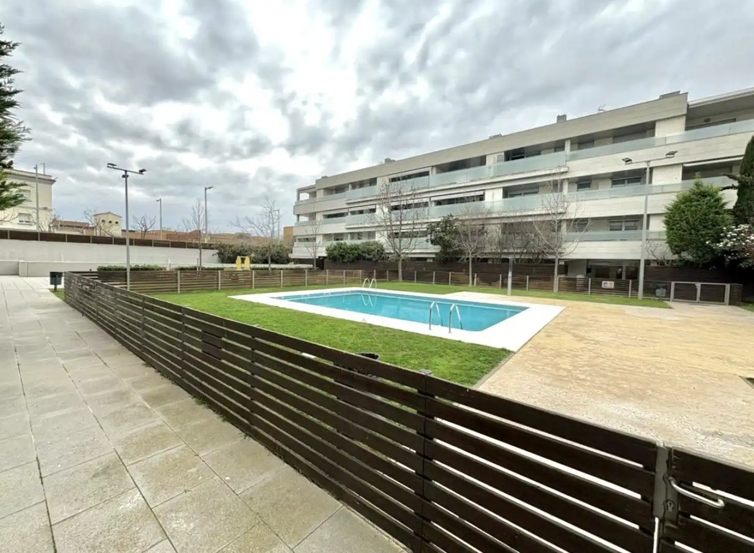 Swimming pool of Houses for sale in Lleida  with Air Conditioner, Parquet flooring and Terrace