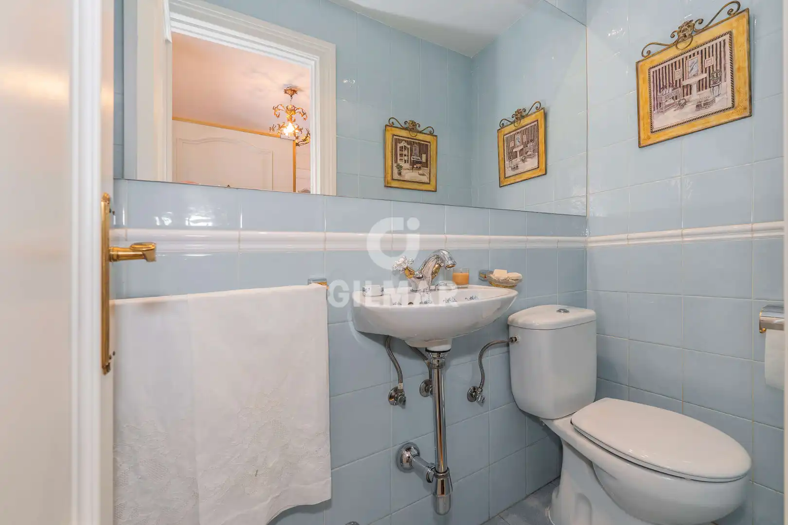 Bathroom of Detached homes for sale in Pozuelo de Alarcón  with Heating, Private garden and Swimming Pool
