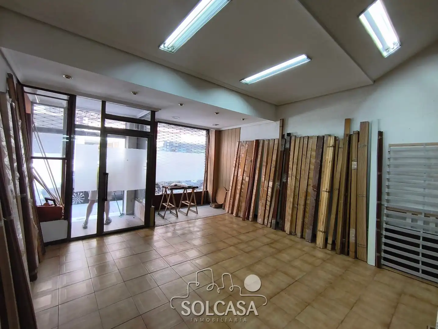 Local comercial en venda a Calle Júpiter