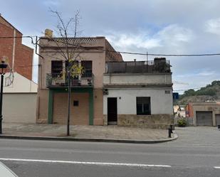 Vista exterior de Casa adosada en venda en Martorell amb Terrassa