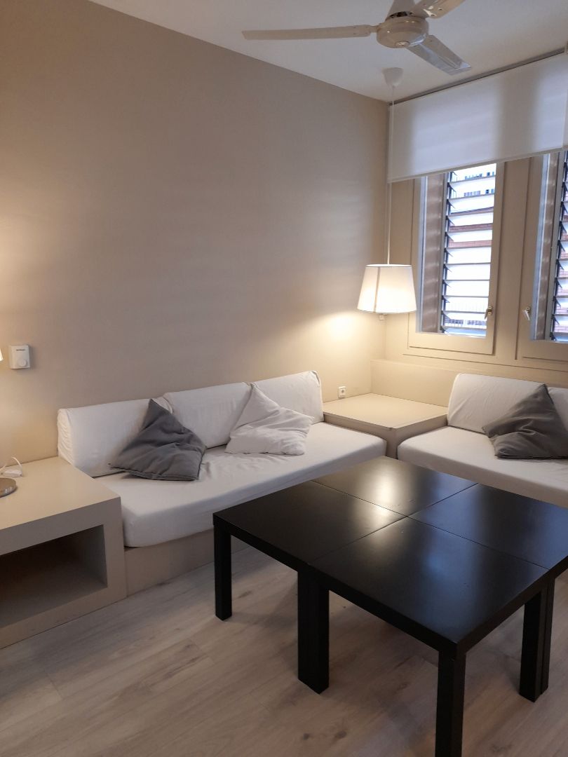 Sala d'estar de Pis de lloguer en  Barcelona Capital amb Aire condicionat, Calefacció i Parquet