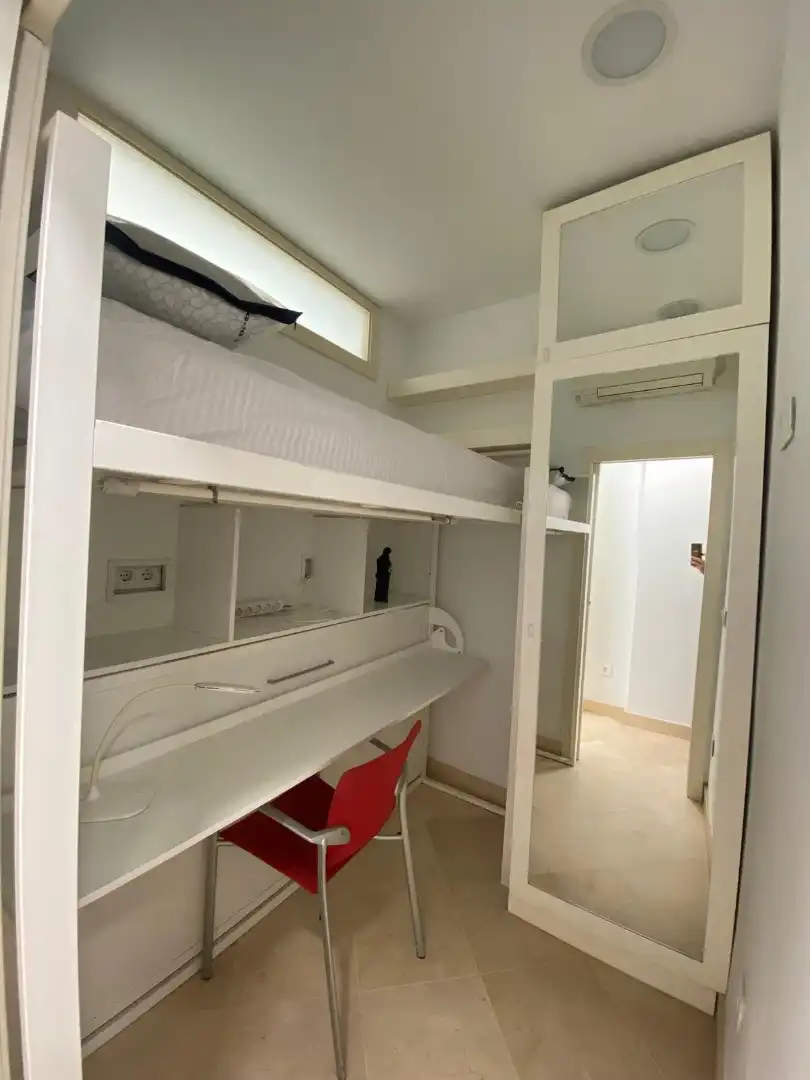 Habitación de Piso en venta en Sevilla con Aire acondicionado, Trastero y Amueblado