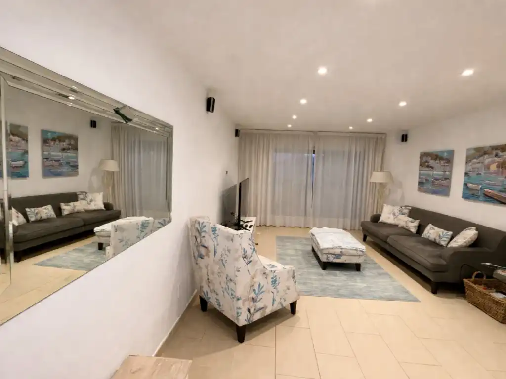 Wohnzimmer von Wohnung zum Verkauf in Calvià mit Klimaanlage, Privatgarten und Terrasse