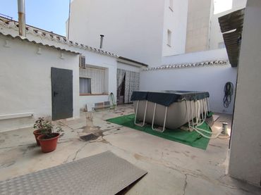 Casa pareada con piscina en venta en Calle Buenos Aires